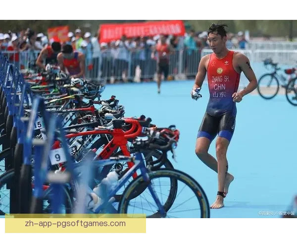 挑战极限：探秘铁人三项世界记录背后的辉煌与坚韧